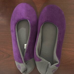 Women’s Isotoner house shoes size small 5-6